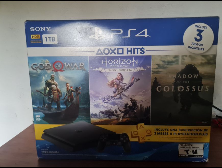 Consola playstation 4 + 11 juegos en David (Distrito)