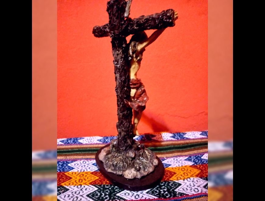 Estatuilla, figura de jesus en la cruz en Buenos Aires (Localidad)
